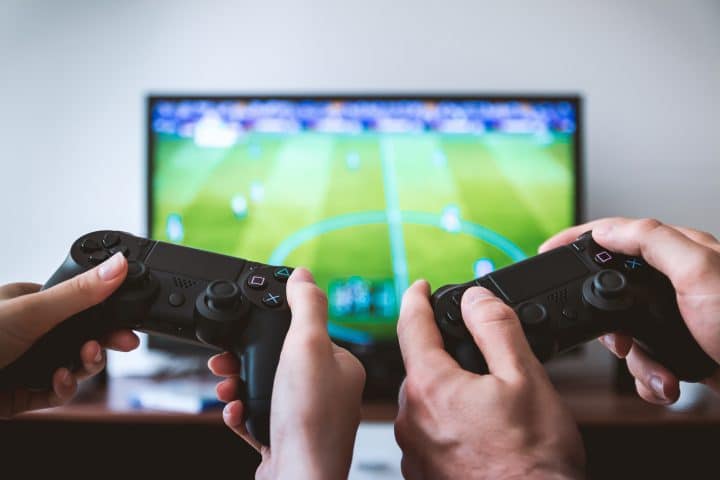 Comment réduire la nuisance sonore de nos équipements ? nuisances-sonores-home-cinema