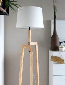 Lampadaire en bois