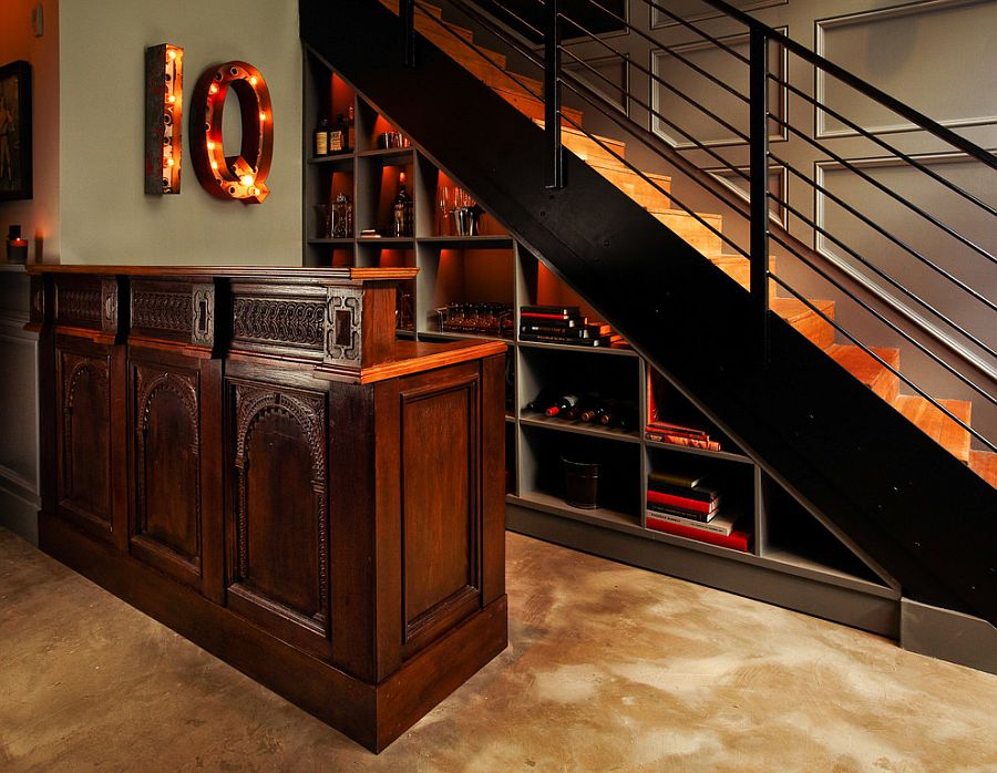 bar sous un escalier