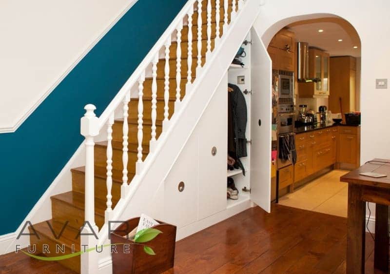 placard à manteaux amenagement sous escalier