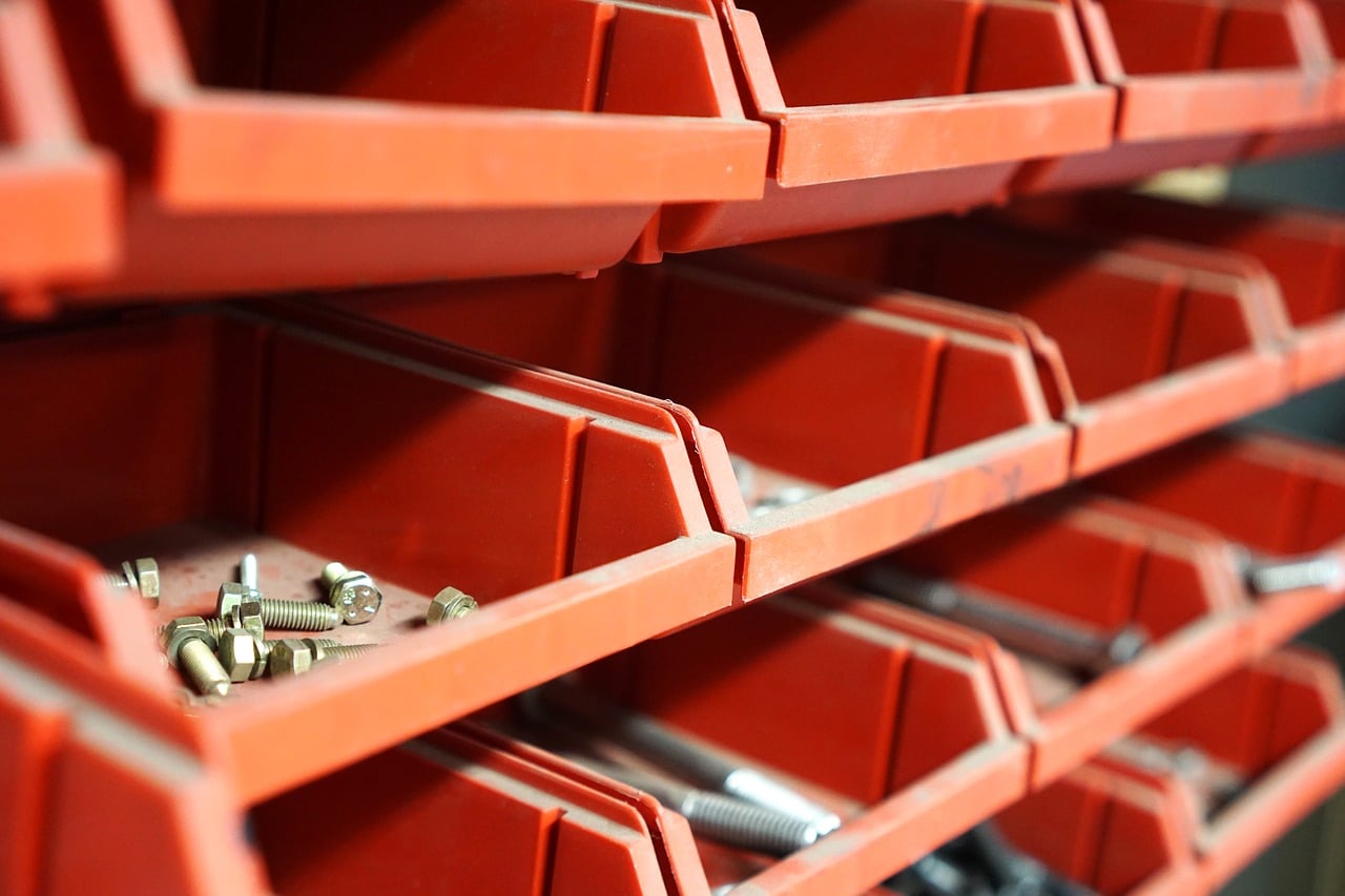 caisses et caissons pour ranger son garage vis