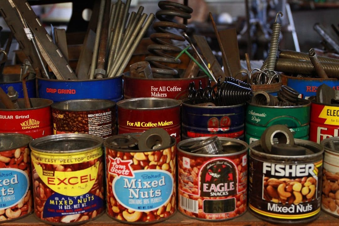ranger outillage et outils dans boite conserve recupération