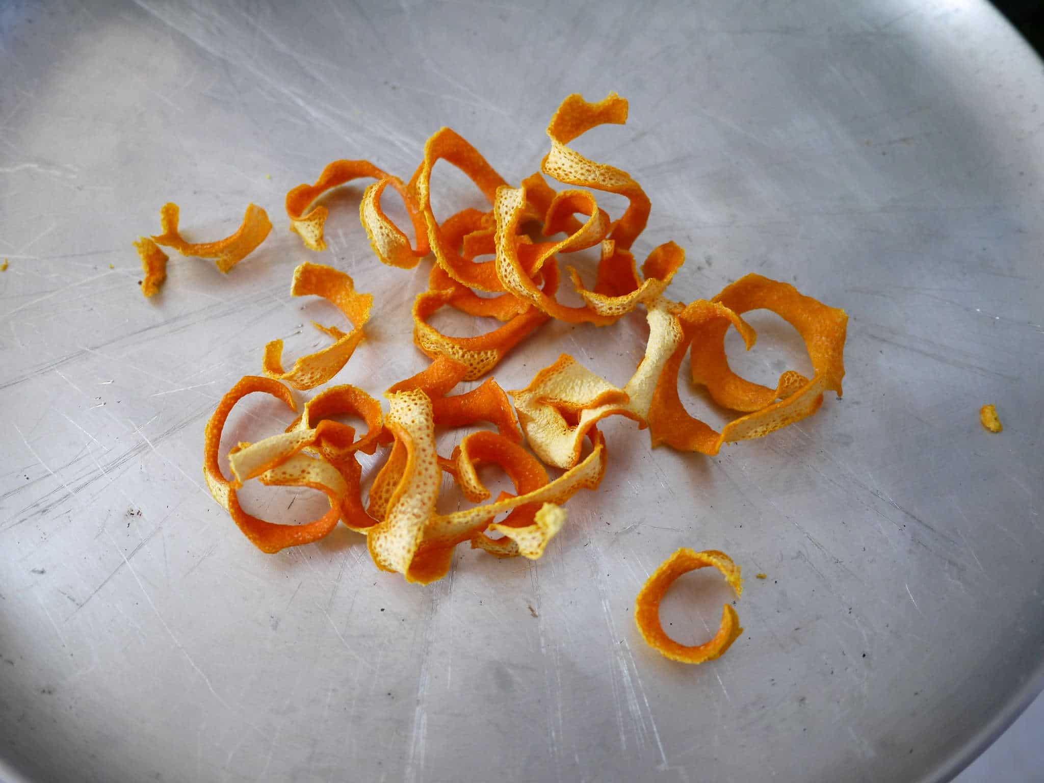 ecorce d'orange pour éloigner les mites