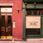 Apposer une plaque professionnelle sur une façade : quelles obligations quand on est libéral ? Apposer une plaque professionnelle sur une façade : quelles obligations quand on est libéral ?