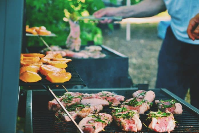 comment nettoyer la grille dun barbecue