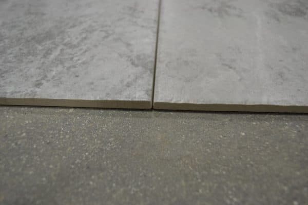 bords de carreaux de carrelage rectifié