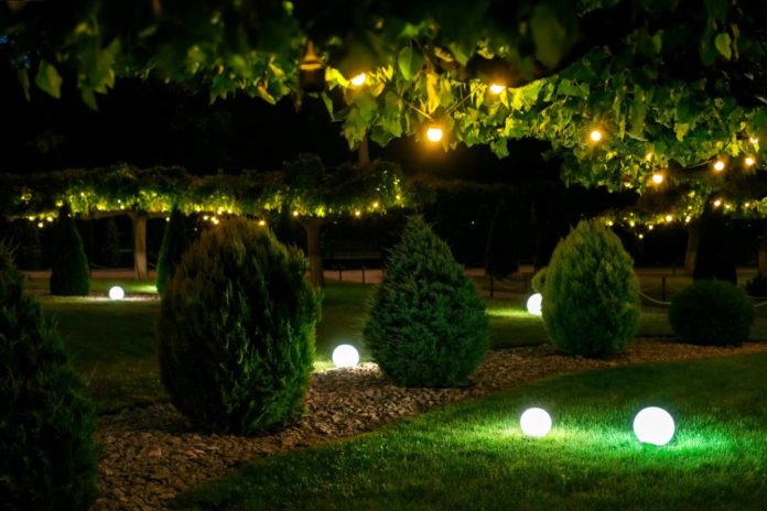 Comment éclairer son jardin avec esthétisme et efficacité ?