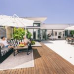 Parasol excentré vs parasol classique : comment choisir ?