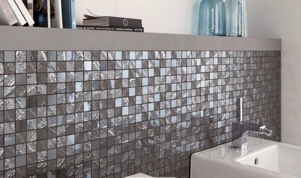 Mosaïque de salle de bain : comment bien la choisir et la poser?
