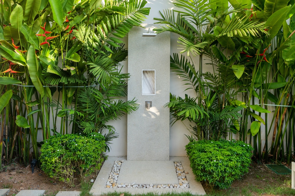 une douche d'extérieur 