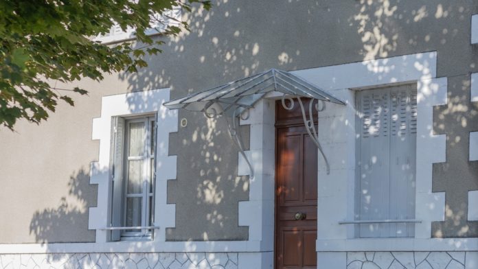 Comment choisir une marquise de porte