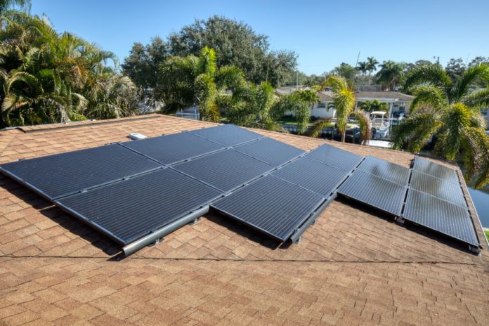 Panneaux photovoltaïques sur maison individuelle