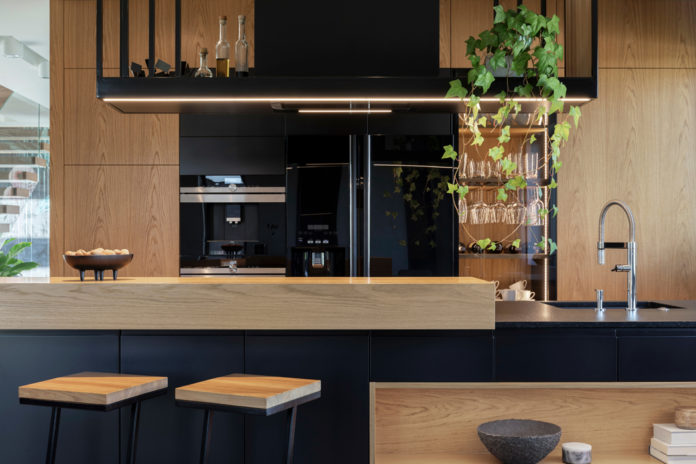 cuisine bois et noir chic