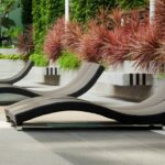 Quel bain de soleil pour piscine choisir cet été ? transat de piscine design