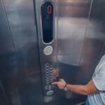 Ascenseur en panne: quelles obligations pour le propriétaire ? panne ascenseur appartement loué locataire recours