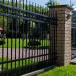 Quelle clôture de jardin est la plus solide ? cloture jardin fer forgé solide
