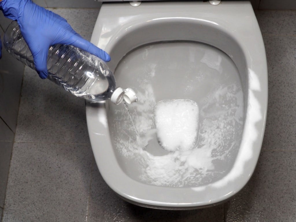 nettoyage des toilettes avec du percarbonate de soude