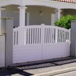 Quel portail pour une maison qui donne sur la rue ? portail rue