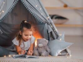 Tipi pour enfant : pour l’éveil, la découverte et l’aventure à la maison chambre tendance tipi fille lecture