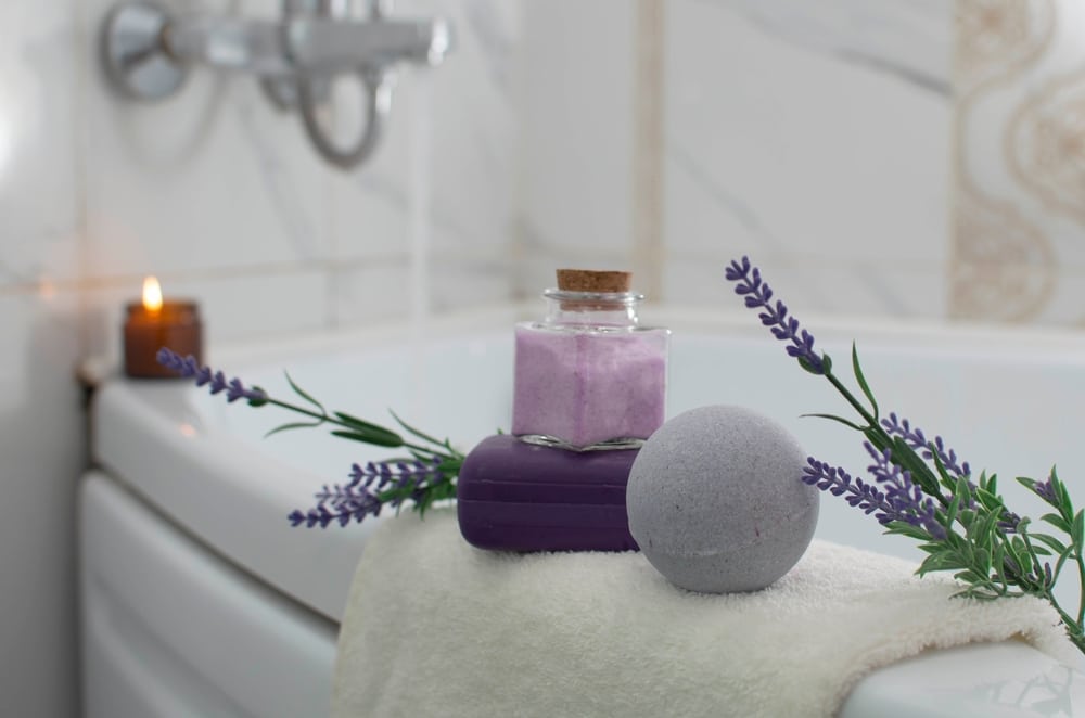 préparation d'un bain pour maximiser la détente