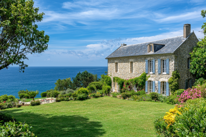 assurance maison bord de mer Investir en bord de mer : les pièges et risques à éviter en 2025